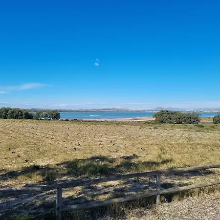 A Modern With A Large Solari 罗雅勒斯