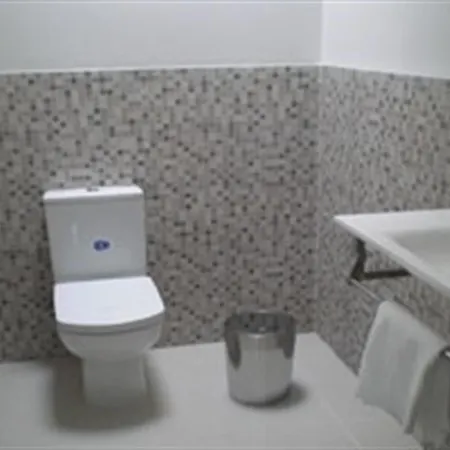 A Modern With A Large Solari * روخاليس