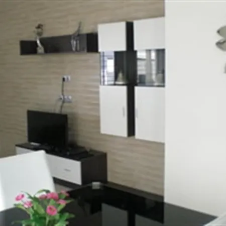 A Modern With A Large Solari فيلة روخاليس